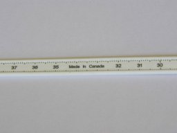 Lézer-jelölésű metrikus mérőszalag