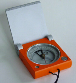 Geológuskompasz övre akasztható bőr tokban, német gyártmány, cikkszám: 108507:305.26