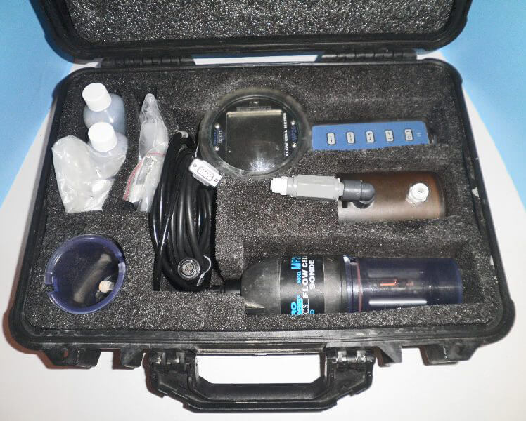 MP20 MicroPurge átfolyócella és multiparaméteres vízminőségmérő műszer terepi hordkofferben MP20 MicroPurge átfolyócella és multiparaméteres vízminőségmérő műszer terepi hordkofferben