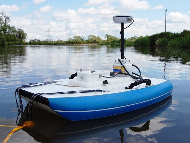 River Surveyor ADCP vízhozammérő hajótesten River Surveyor ADCP vízhozammérő hajótesten